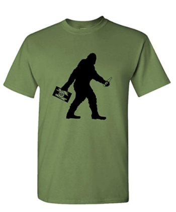 SASQUATCH BIGFOOT WITH BEER funny party – Mens Cotton T-Shirt